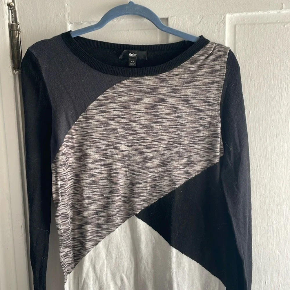 Sweater - Picture 1 of 6